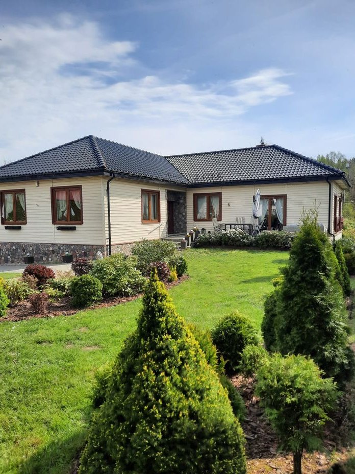 Stylowy dom z 6 pokojami i ogrodem