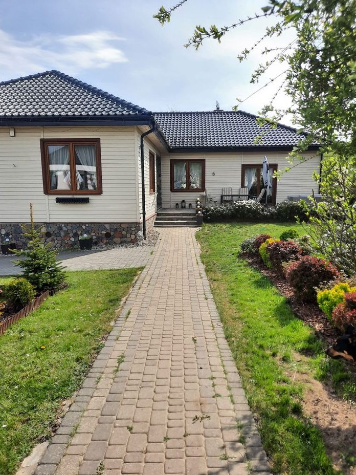 Stylowy dom z 6 pokojami i ogrodem