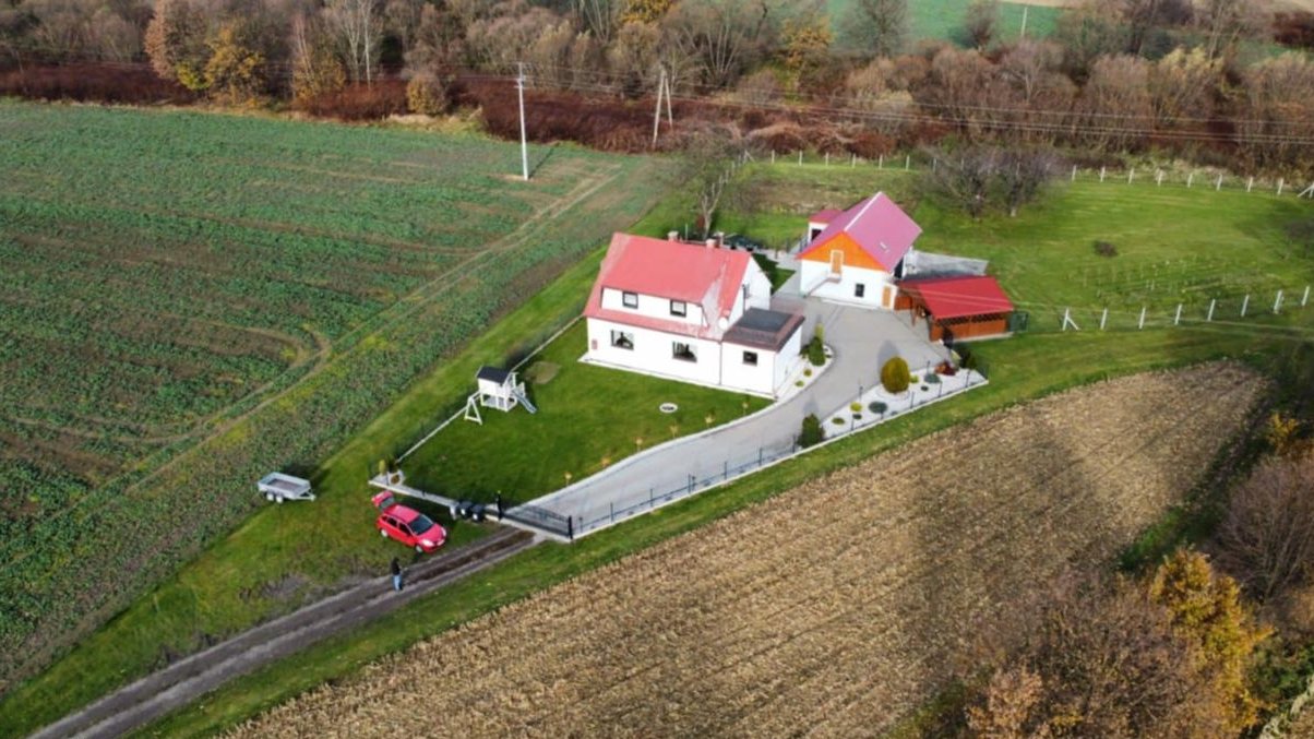 Sprzedam siedlisko - oaza ciszy i spokoju - ponad hektar przestrzeni