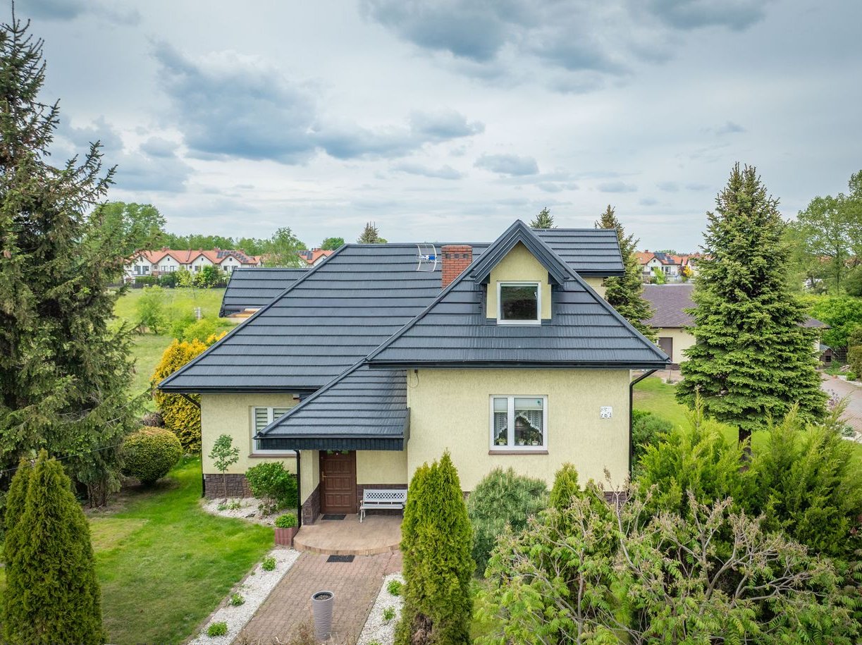 Dom z dwoma garażami na dużej i pięknej działce, bez prowizji