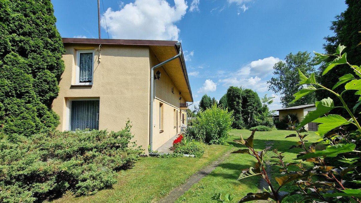 DOM JEDNORODZINNY Z DUŻĄ DZIAŁKĄ I STAWEM – MAŁYSZYN, GM. WIELUŃ