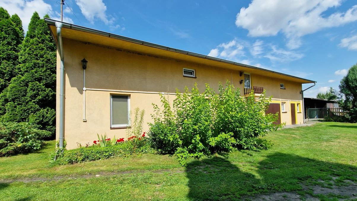 DOM JEDNORODZINNY Z DUŻĄ DZIAŁKĄ I STAWEM – MAŁYSZYN, GM. WIELUŃ