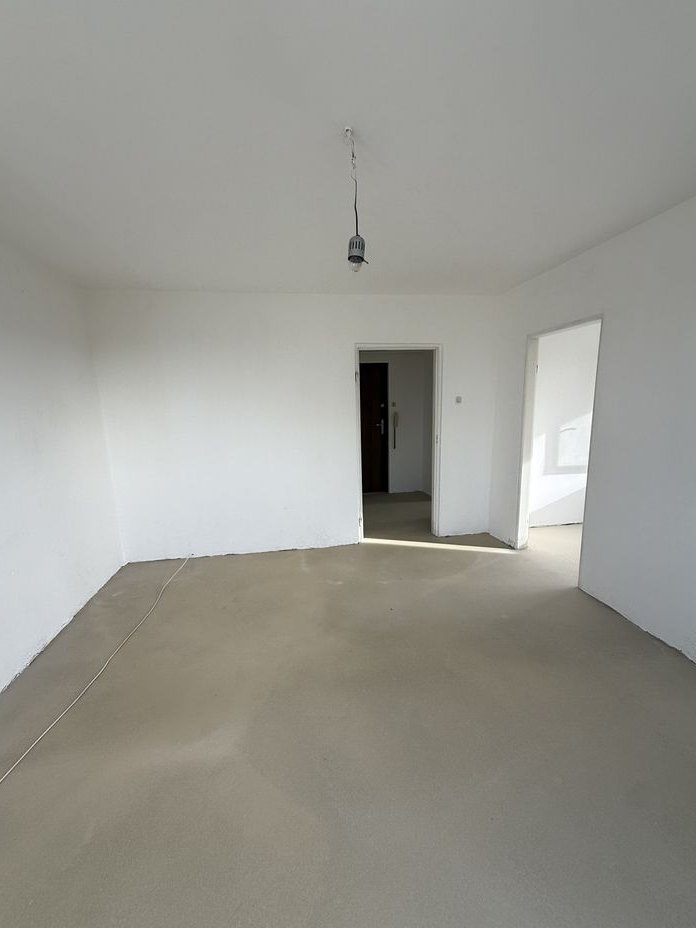 3 pokoje do remontu / 39,20 m2 / Tysiąclenie