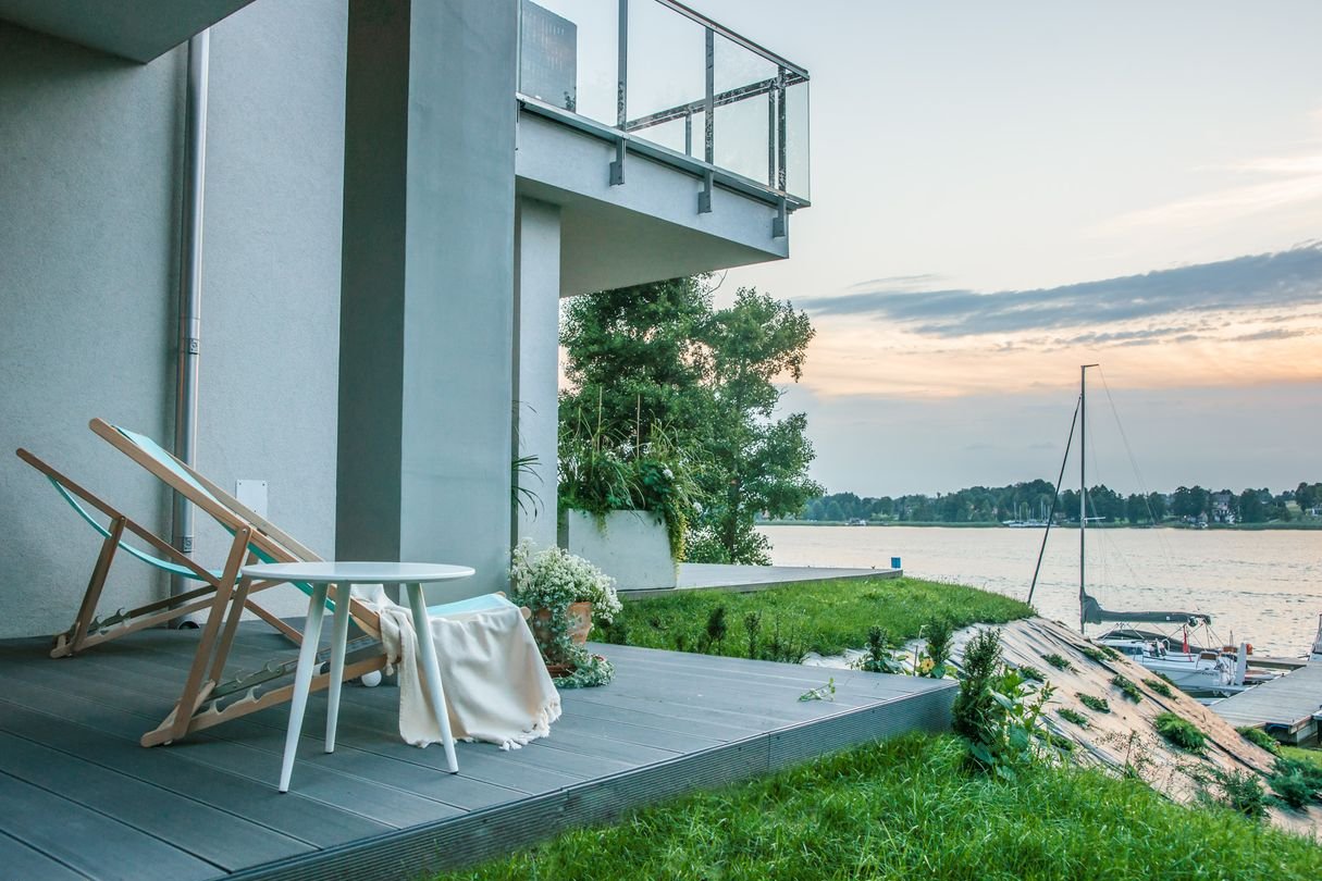 Apartament nad samym jeziorem z prywatną mariną i ogrodem - Rydzewo