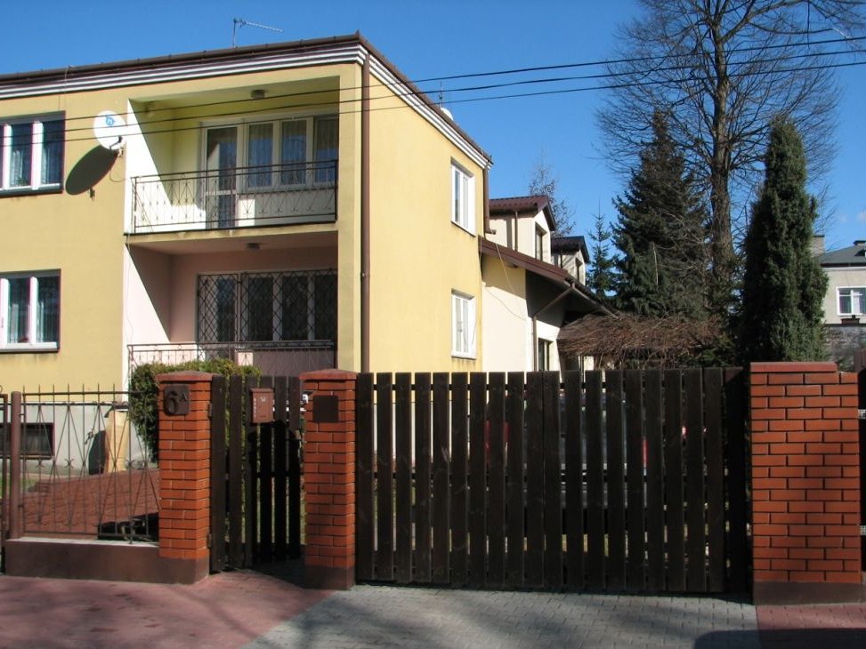 Dwa budynki mieszkalne na jednej działce w centrum Grodziska