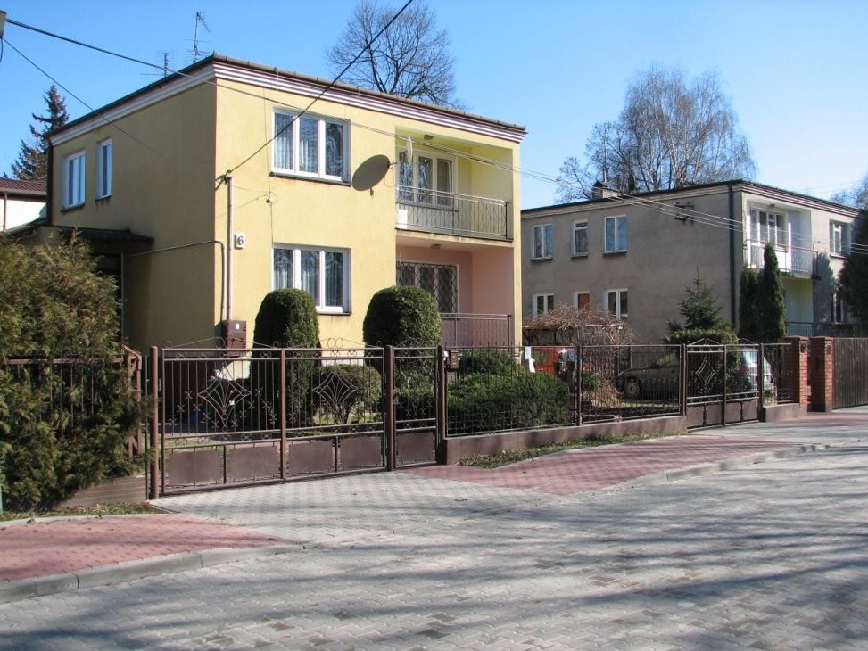 Dwa budynki mieszkalne na jednej działce w centrum Grodziska