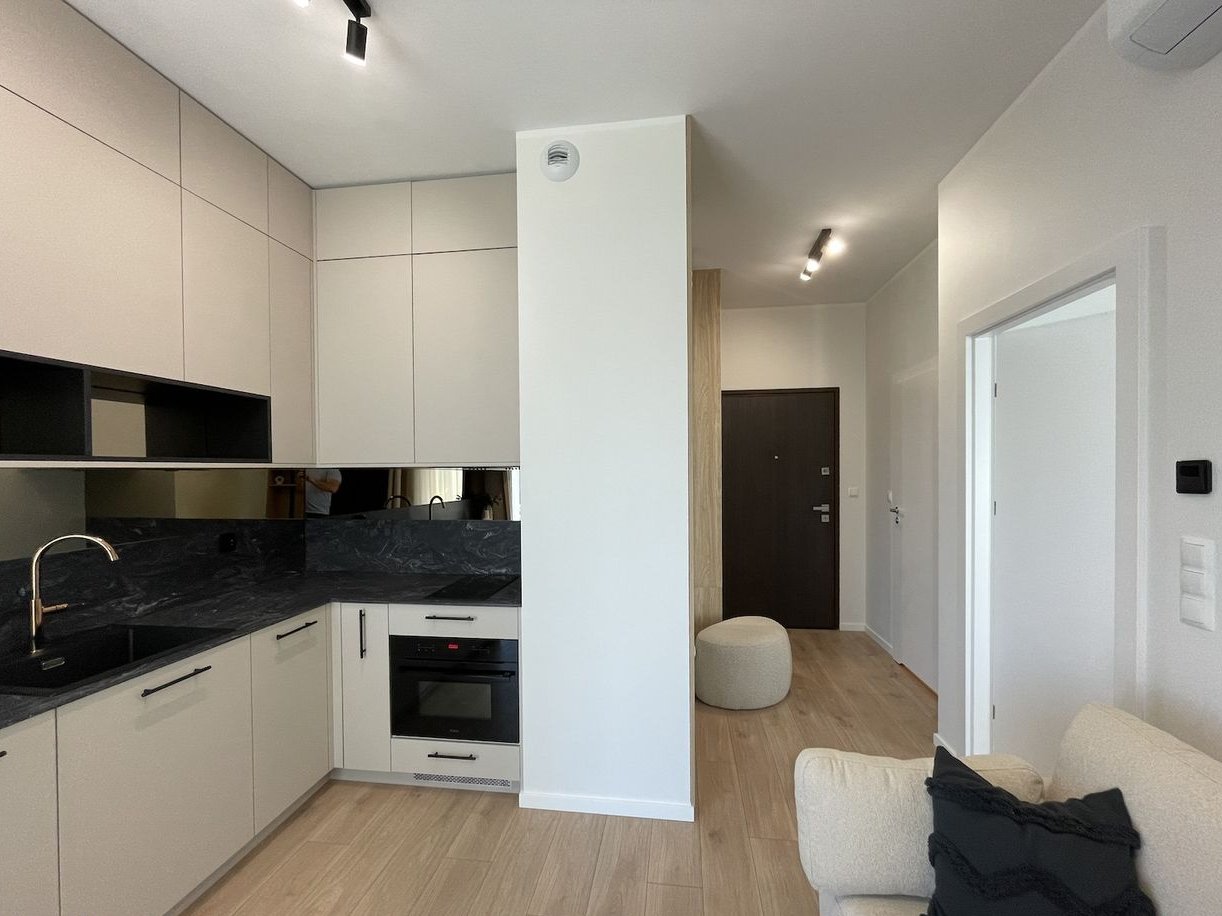 2pok_Halą Garażowa_blisko SKM i METRO Karolin oraz Factory