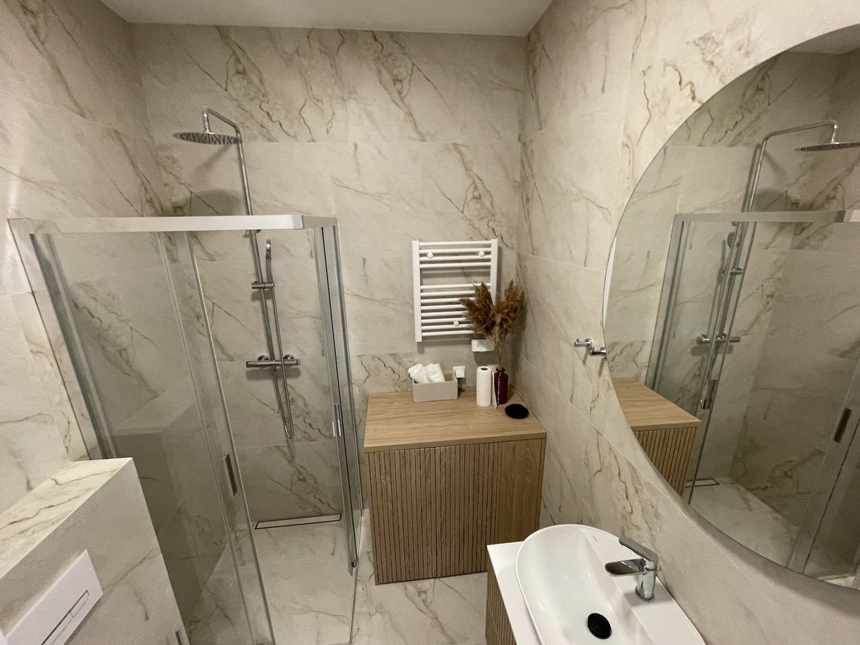 2pok_Halą Garażowa_blisko SKM i METRO Karolin oraz Factory