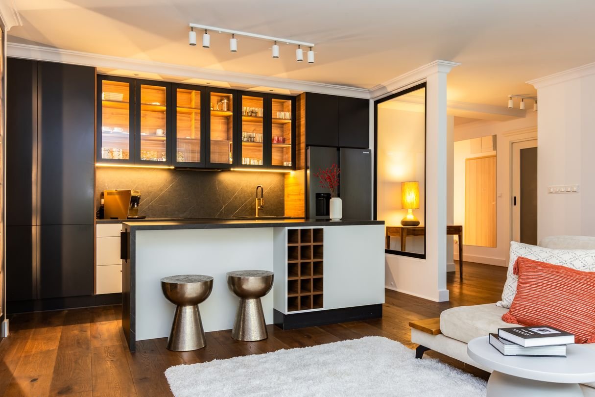 WIDOK NA LAS! Prywatny ogród 142 m2 | x2 GARAŻ i x2 Komórki !