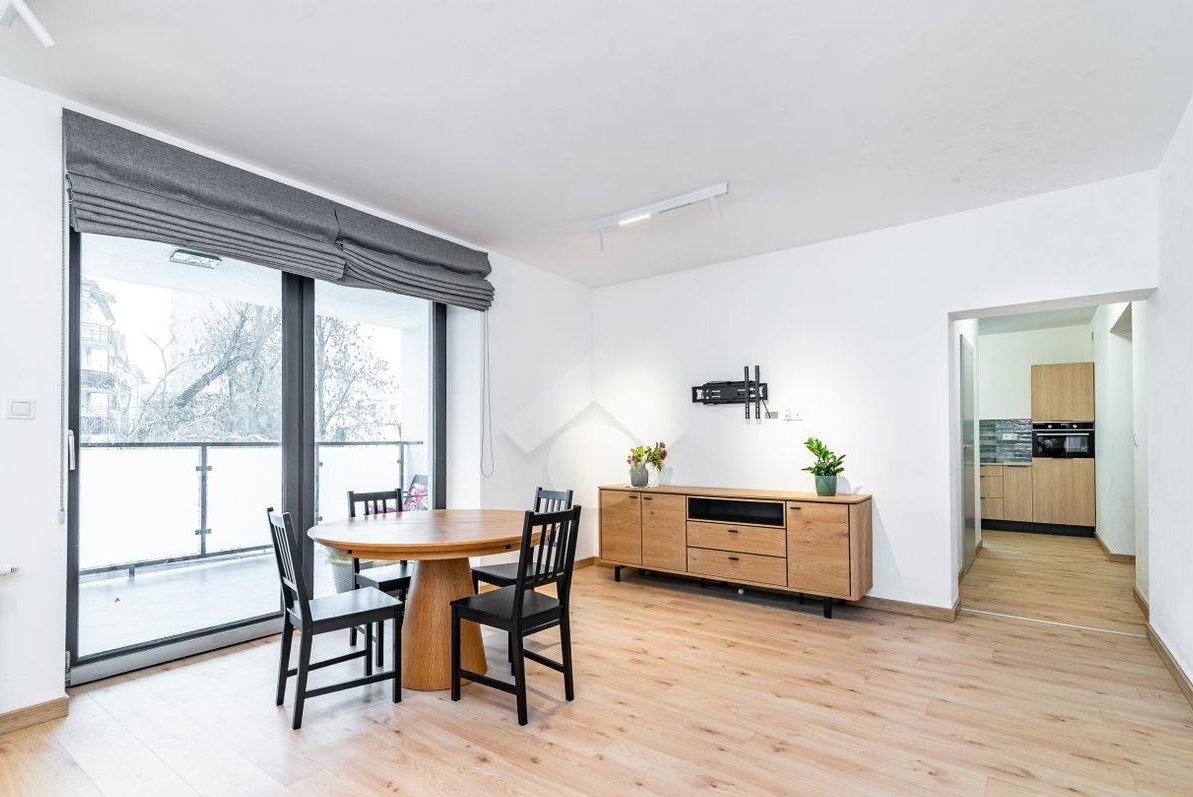 4 pokoje, loggia, m.postojowe, teren zamknięty, ekspozycja trójstronna