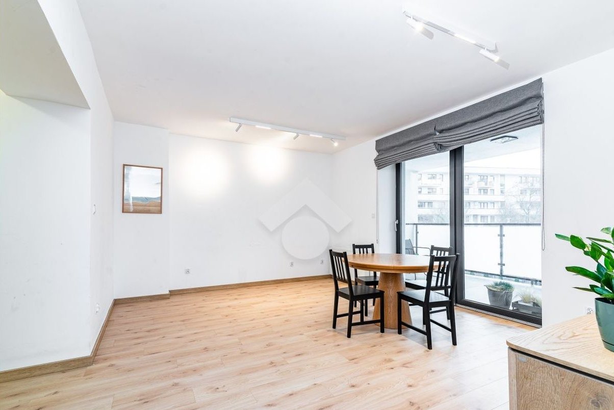 4 pokoje, loggia, m.postojowe, teren zamknięty, ekspozycja trójstronna