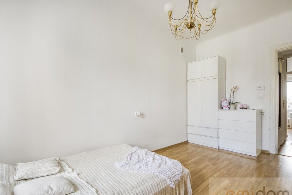 Mokotów – 3 pokoje w kamienicy z balkonem - metro