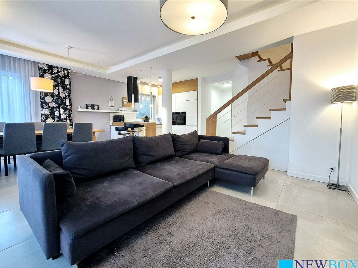 Nowoczesny dom dla rodziny, garaż, wiata, Stradom