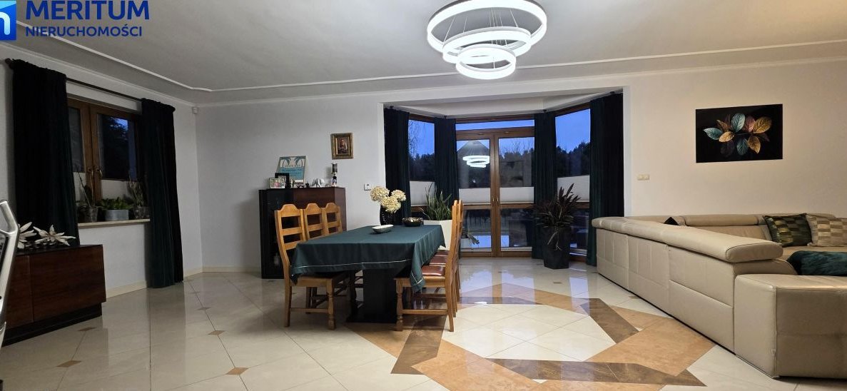 Przestronny Dom ok. 200m2,B.Dobra Lokalizacja