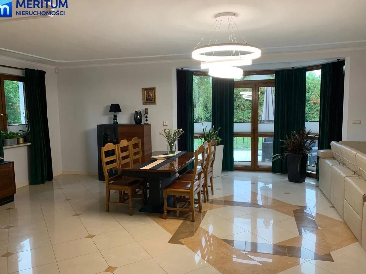 Przestronny Dom ok. 200m2,B.Dobra Lokalizacja