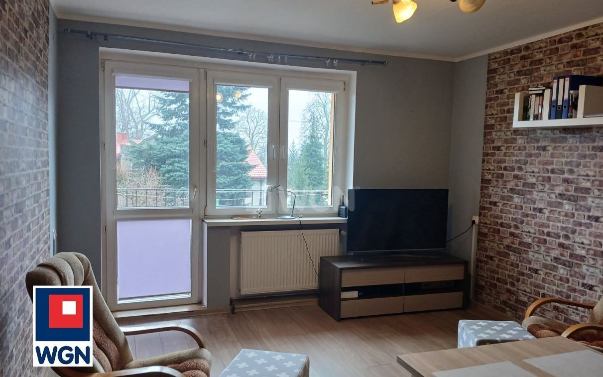 Komfortowe 2 pokoje na I piętrze-niski czynsz.