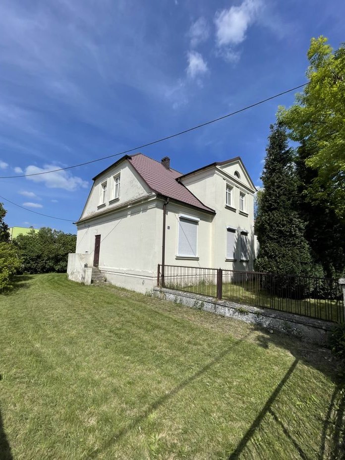 Stylowy dom po generalnym remoncie – 200 m², działka 1.000 m²,