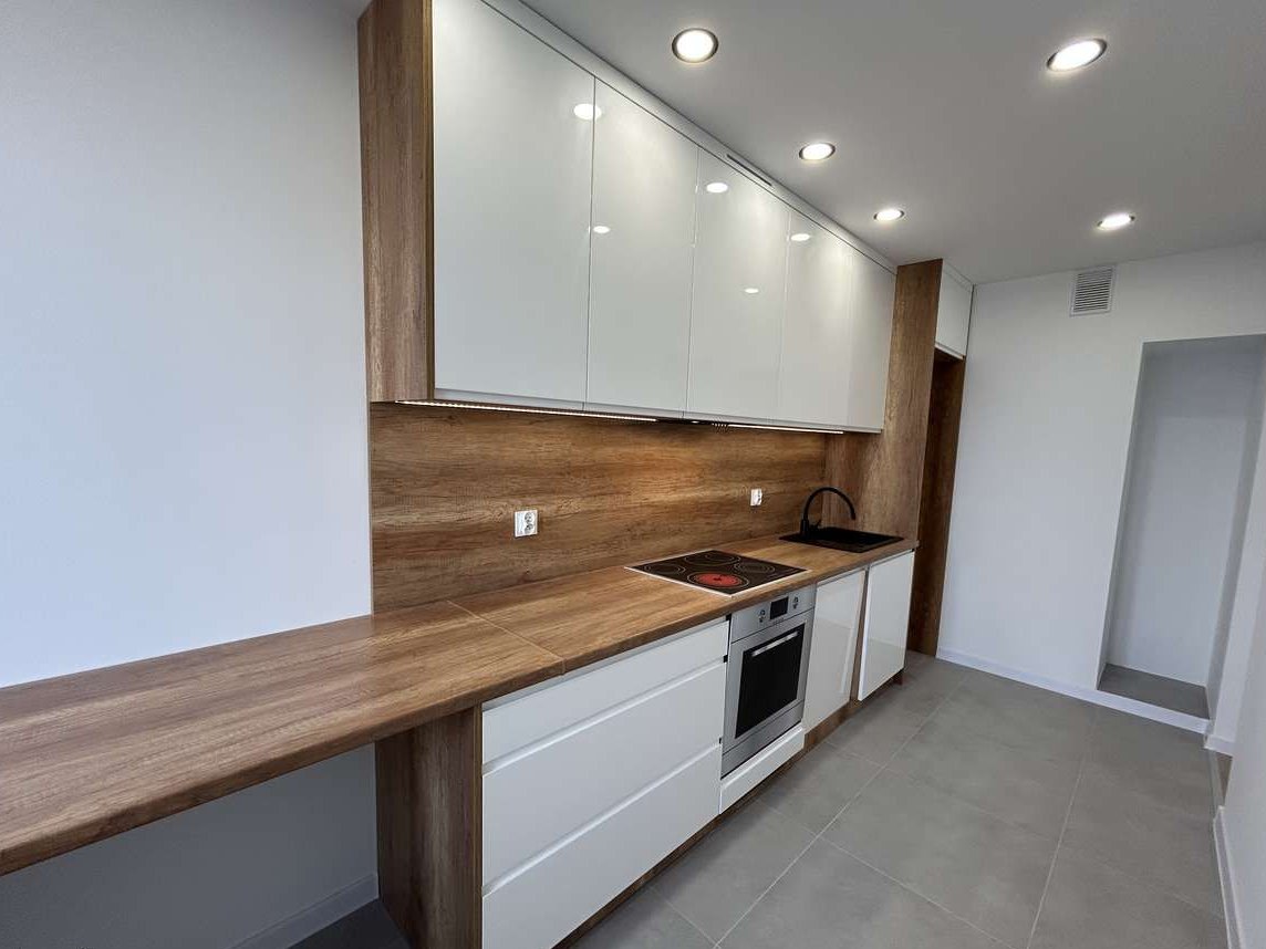 0% Prowizji, 3 Pokoje plus Kuchnia, C.O. Miejskie, Balkon, Po Remoncie