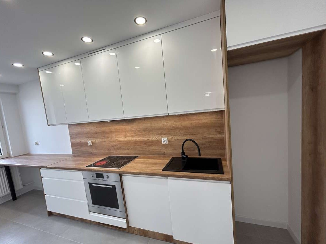 0% Prowizji, 3 Pokoje plus Kuchnia, C.O. Miejskie, Balkon, Po Remoncie