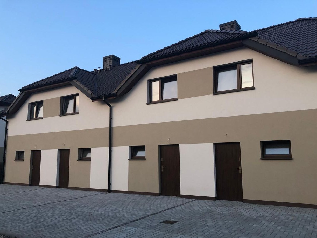 Dom w zabudowie szeregowej z ogródkiem