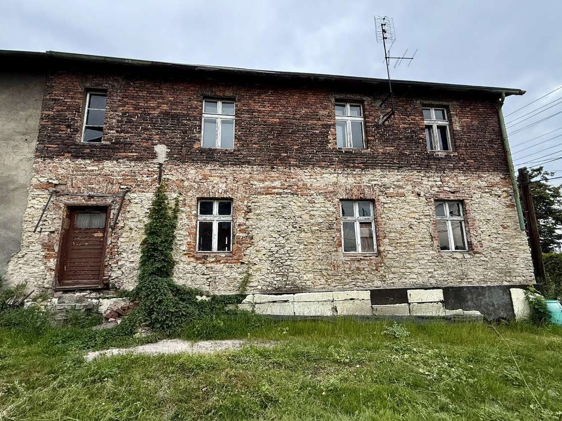 Połowa bliźniaka/ budynek mieszkalny w atrakcyjnej lokalizacji-Paniowy