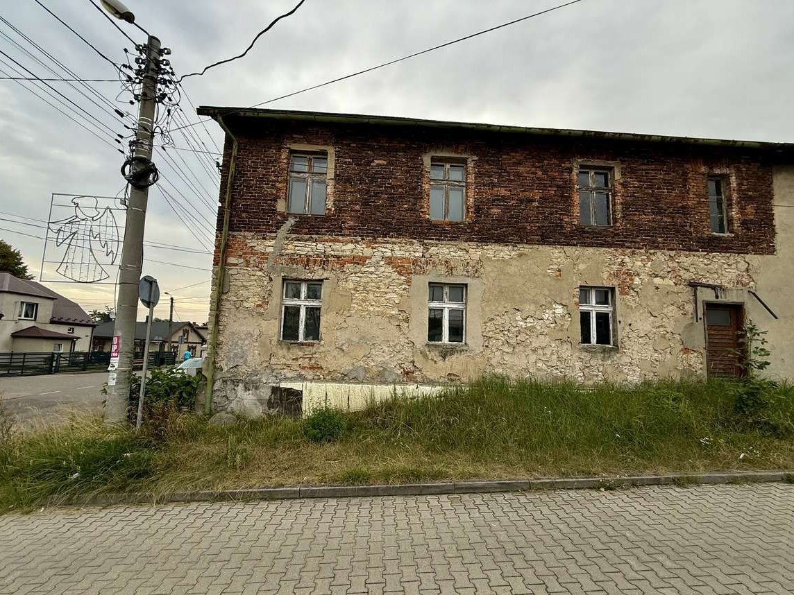 Połowa bliźniaka/ budynek mieszkalny w atrakcyjnej lokalizacji-Paniowy