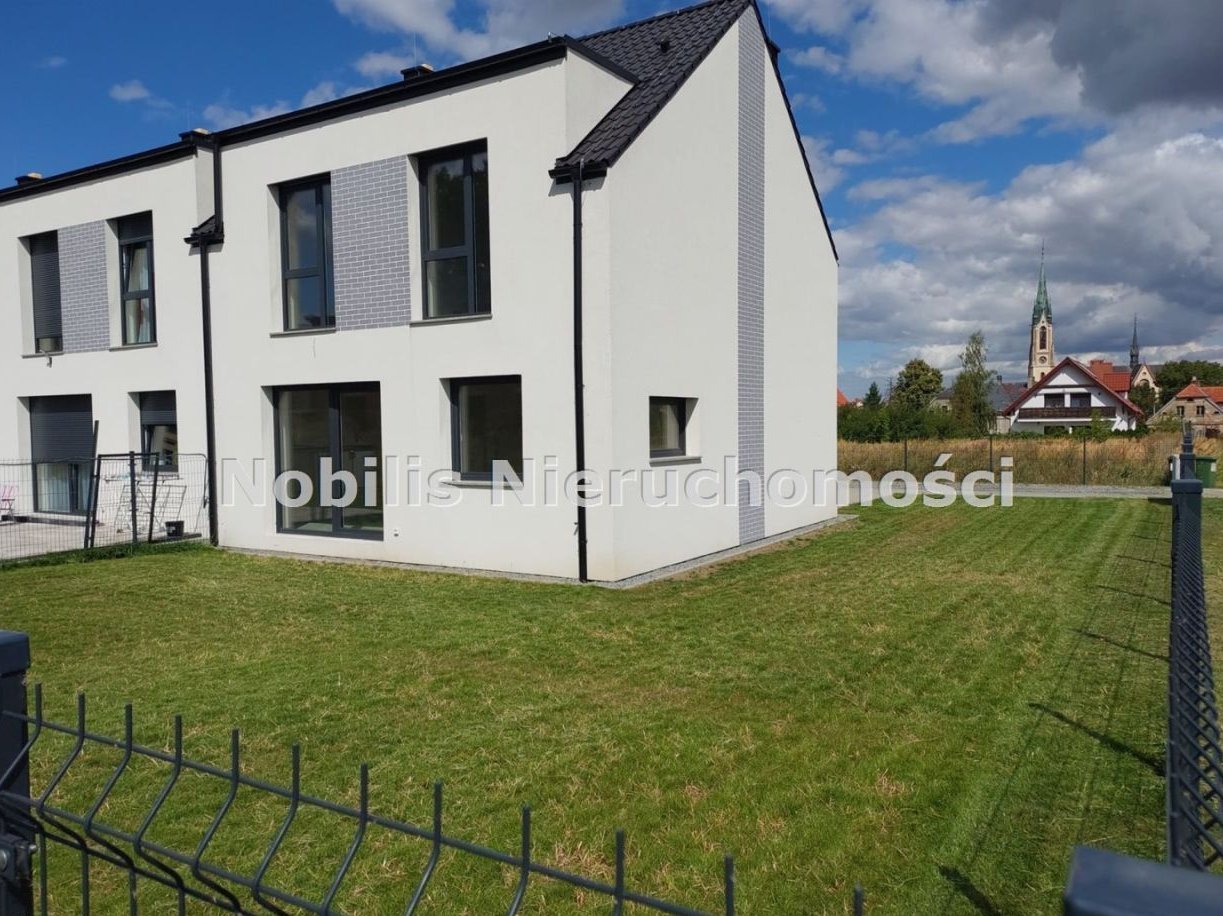 Pieszyce ul. Ogrodowa segment skrajny z ogródkiem