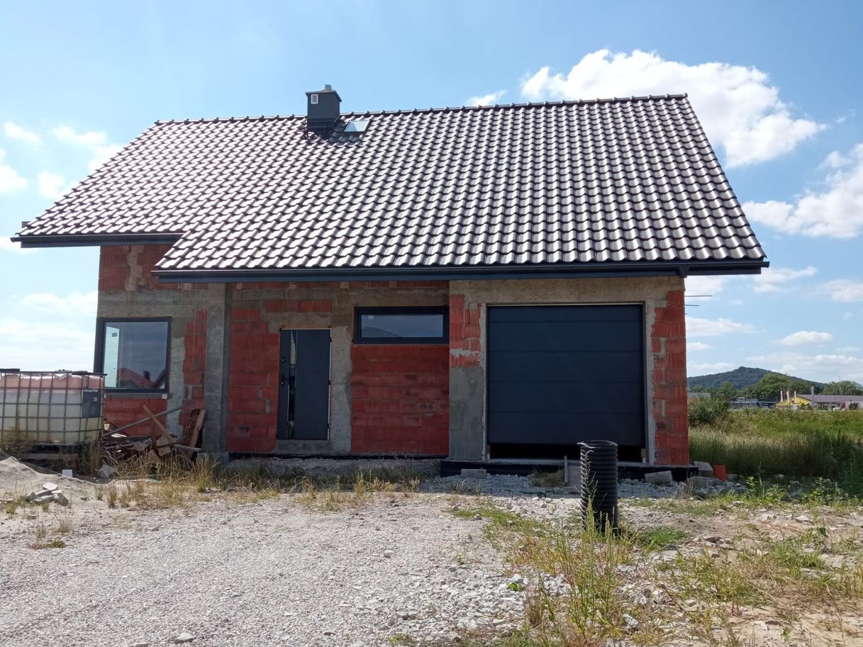 Dom z dużą działką w super lokalizacji - Strzegom