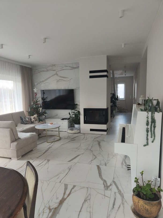 DOM NAD MORZEM W PIĘKNEJ OKOLICY