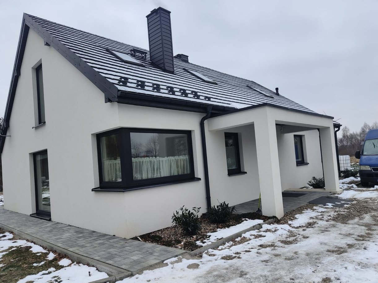 DOM NAD MORZEM W PIĘKNEJ OKOLICY