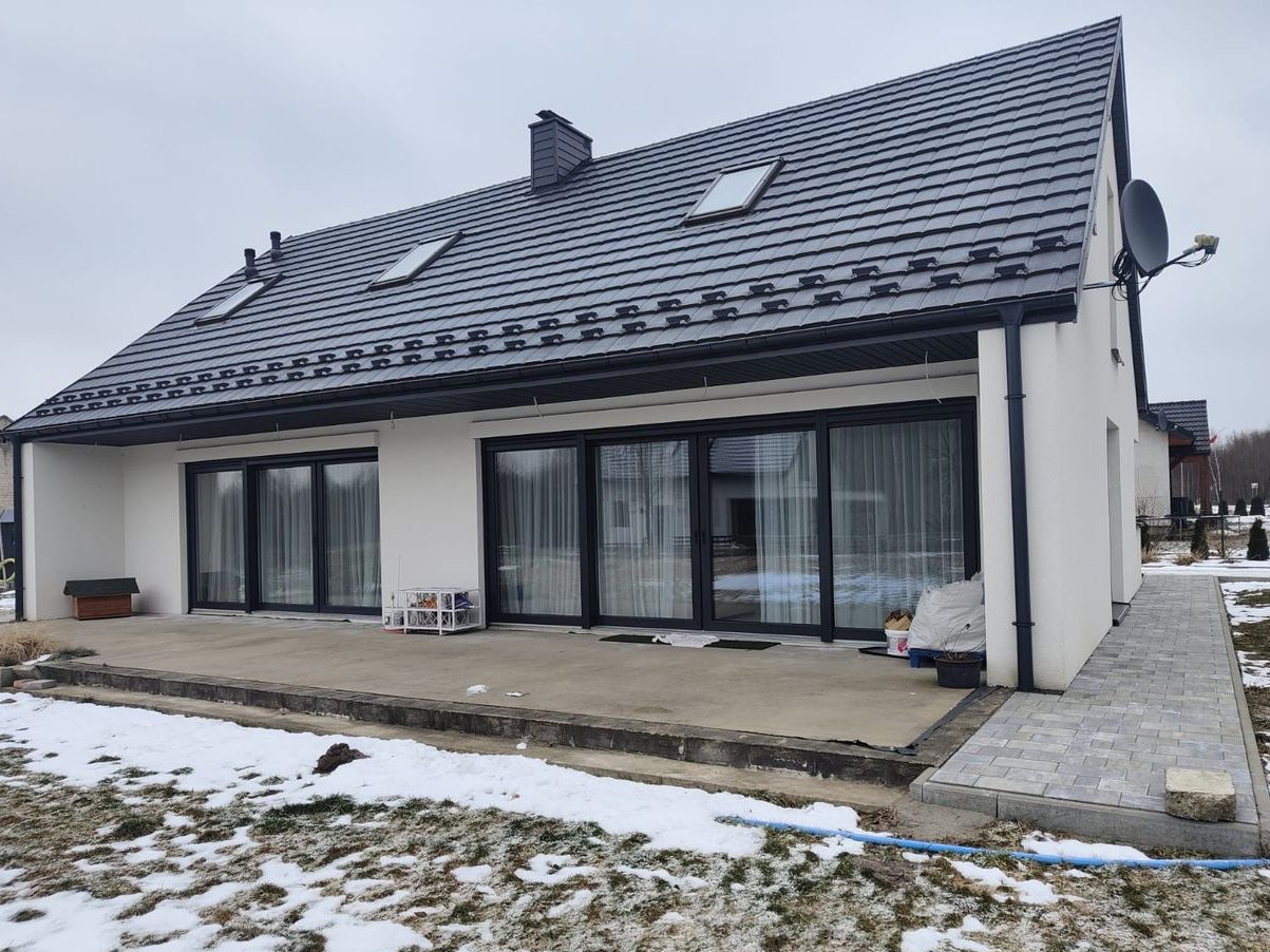 DOM NAD MORZEM W PIĘKNEJ OKOLICY