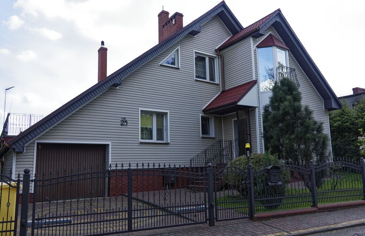 Dom jednorodzinny Trzcianka pow. mieszkalna 179,5m^2, całkowita 330m^2