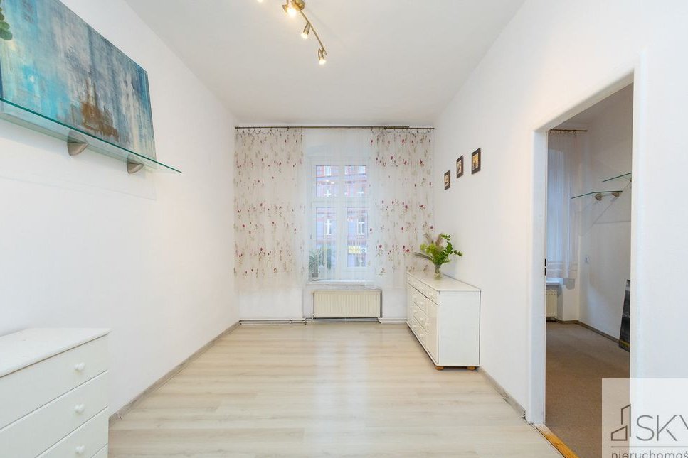 Nadodrze – 2 pokoje w kamienicy, 1. piętro