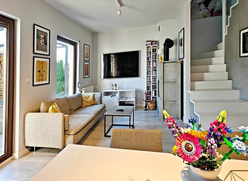 Dom z garażem (109,10 m2) + strych i ogród, fotowoltaika, blisko las