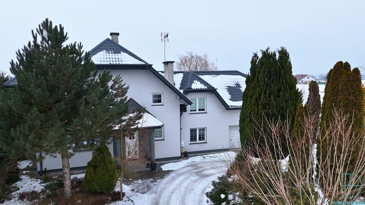 PRYWATNA REZYDENCJA | 228 m² | STAW | 0,9 HA | SOLEC