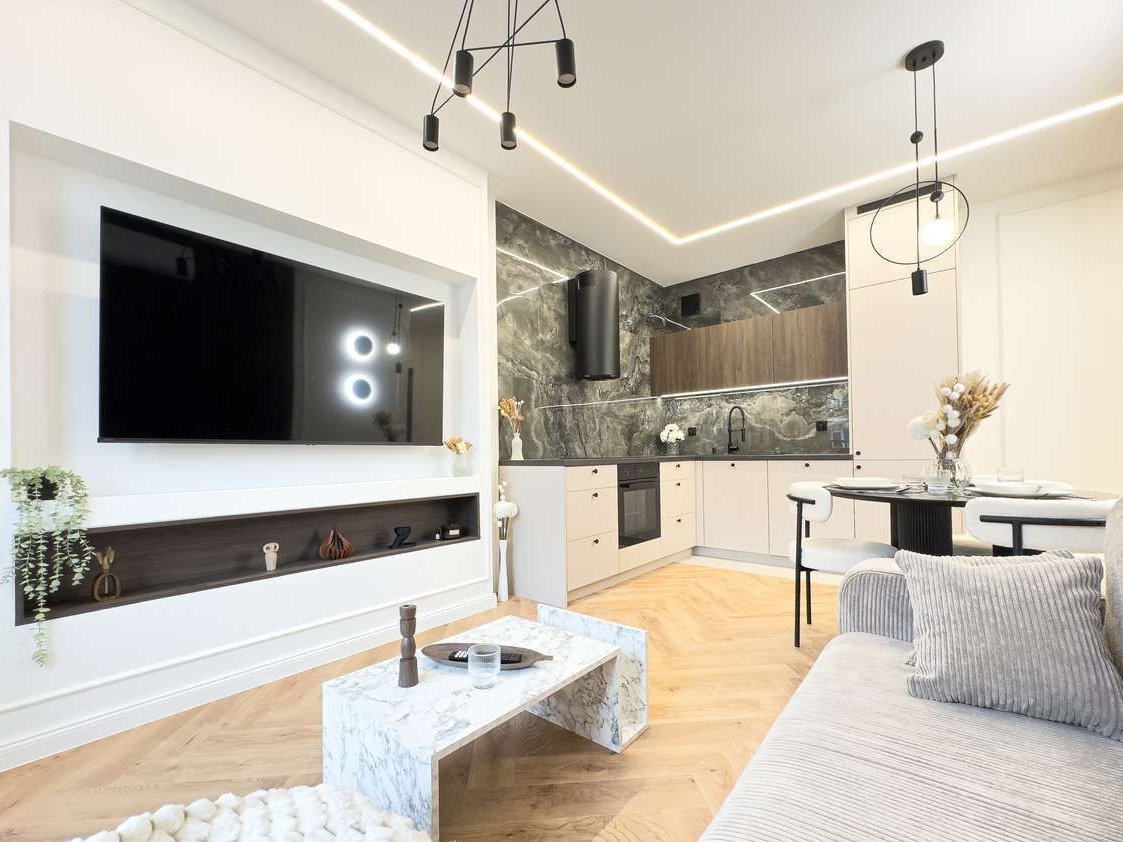 4Pok Centrum Balkon Dwustronne CO Miejskie|Piwnica|Klima| Po Remoncie