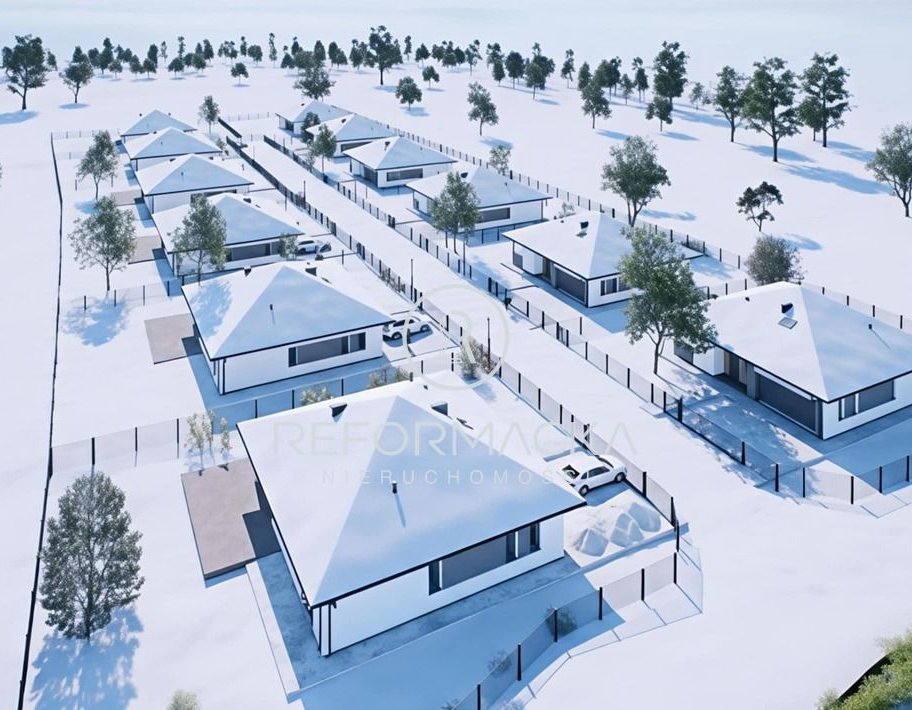 Parterowe domy wśród drzew nieopodal Rzeszowa