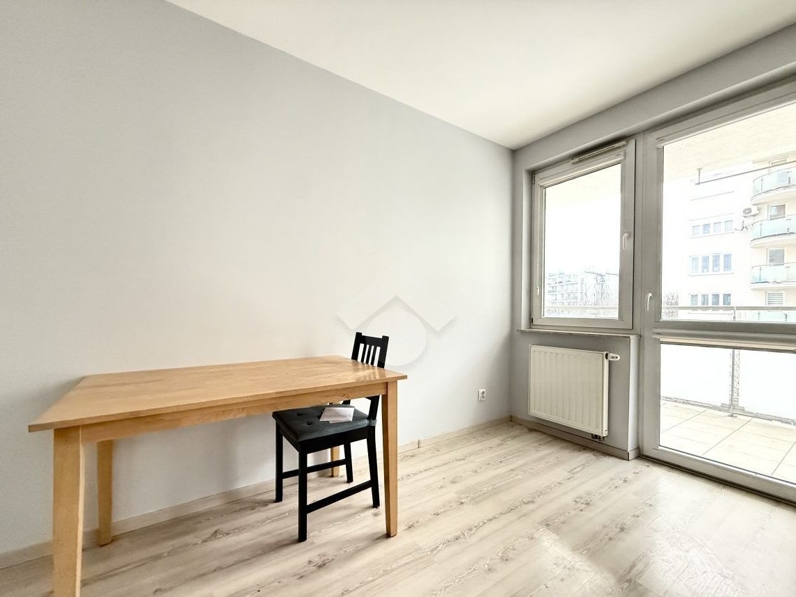 Przestronne 3- pokojowe mieszkanie z balkonem!