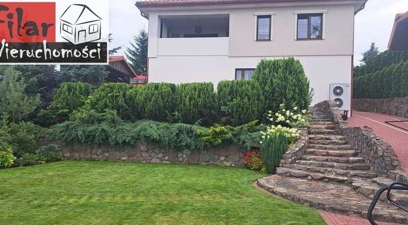 Piękny dom na wzniesieniu, taras, garaż, pompa ciepła