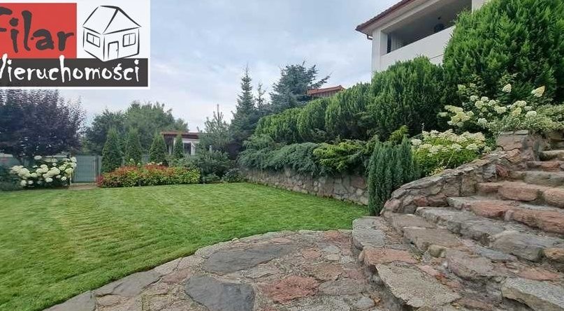 Piękny dom na wzniesieniu, taras, garaż, pompa ciepła