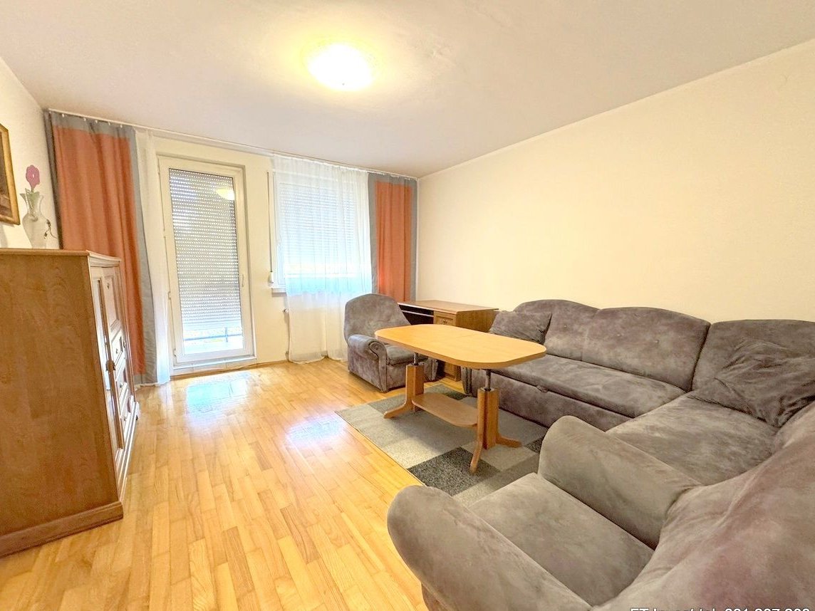 w pełni rozkładowe, dwustronne 3 os. pokoje,2 balkony,piwnica, GARAŻ !