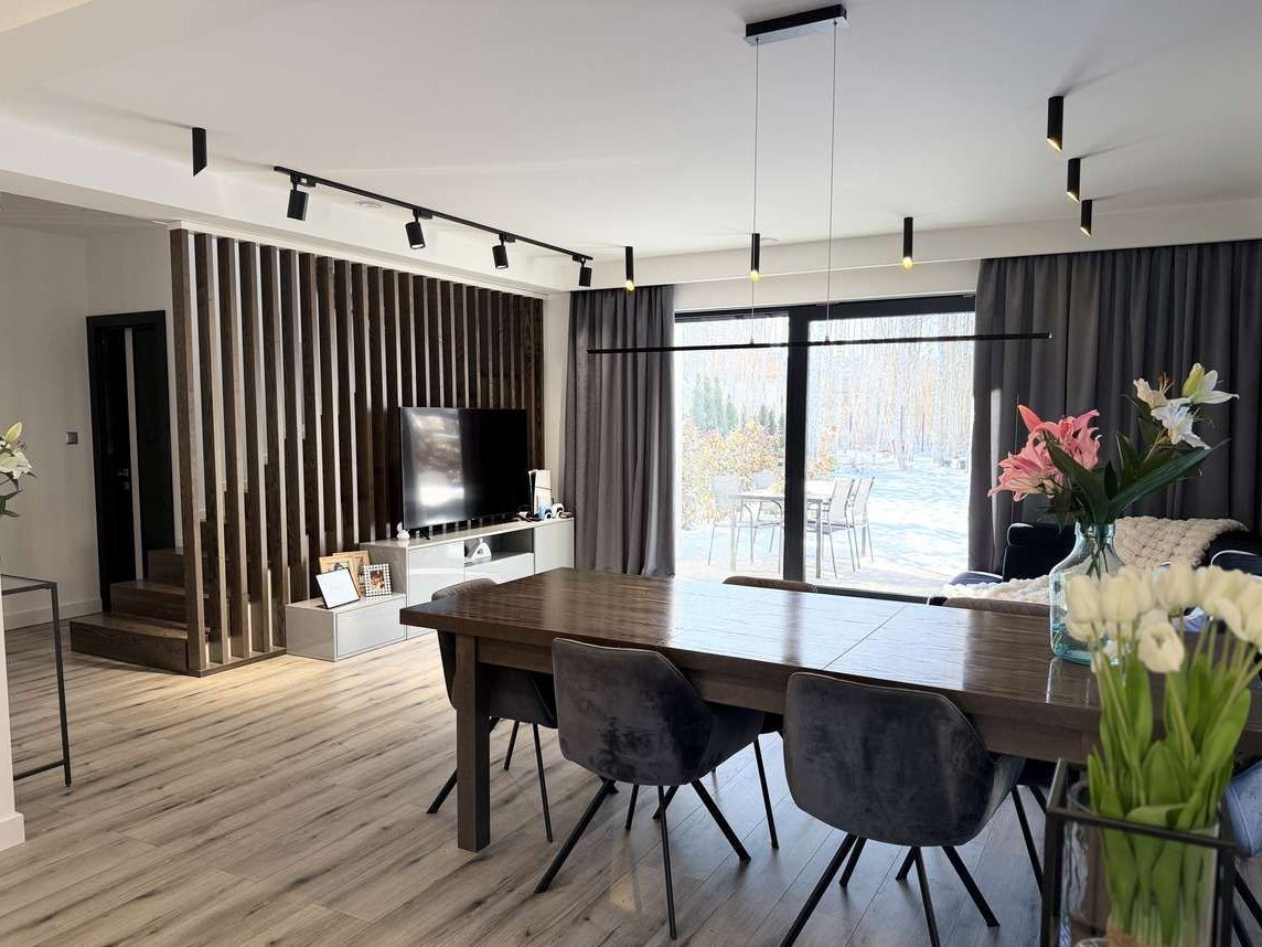 BEZPOŚREDNIO -DOM wyposażony, Piękny ogród, 35 min do centrum Warszawy