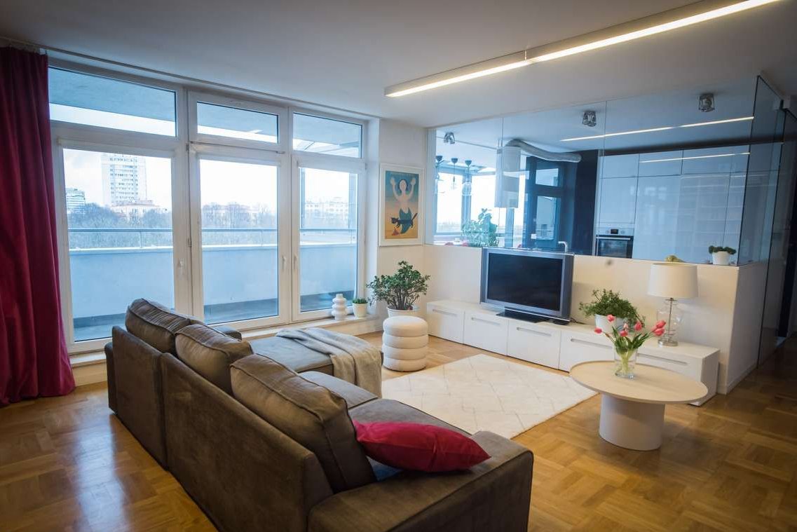 5 pokoi. 2 garaże. Panoramiczny widok. Balkony. Obok Morskiego Oka