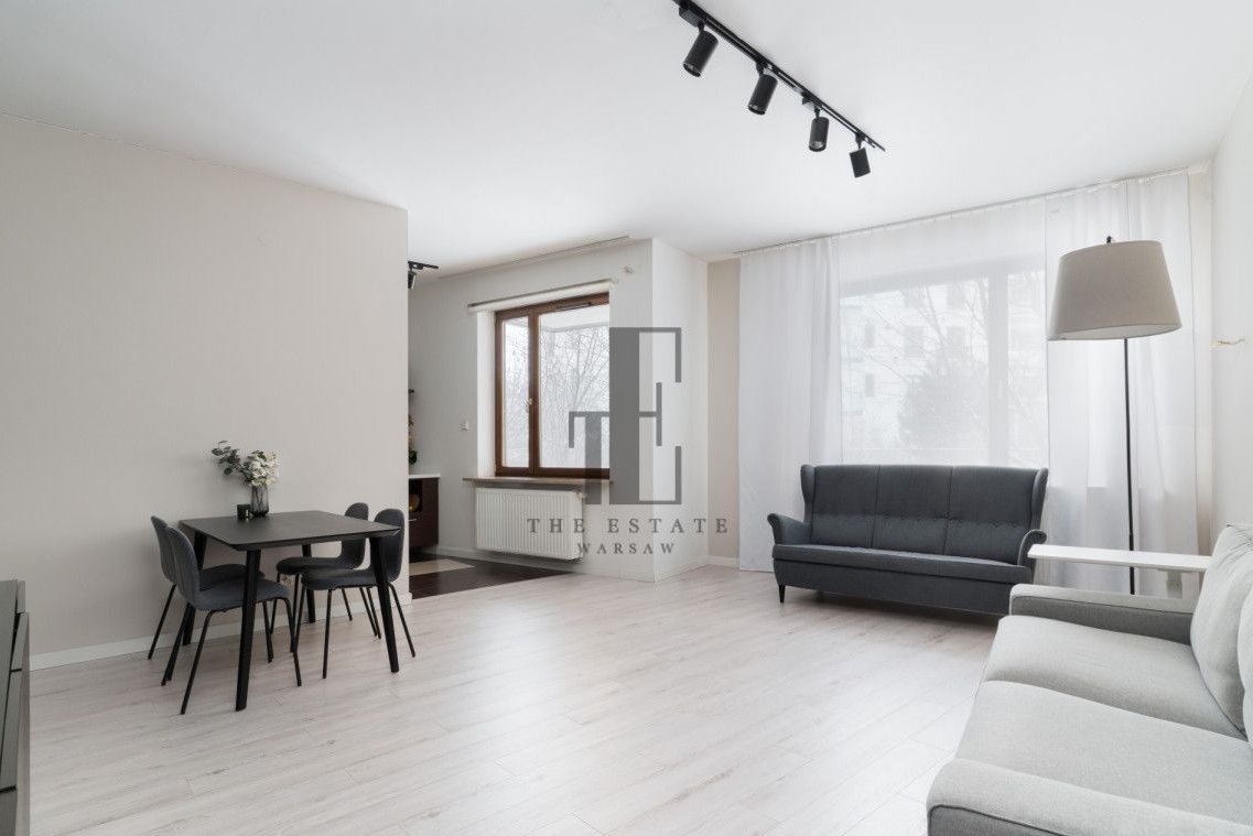 Ogrodzona posesja z ochroną i terenami zielonymi