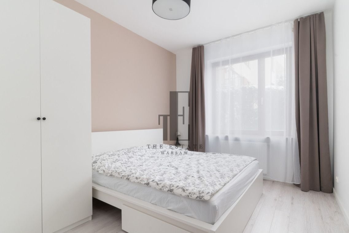 Ogrodzona posesja z ochroną i terenami zielonymi