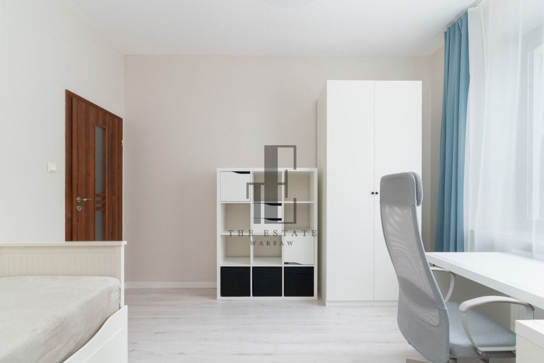 Ogrodzona posesja z ochroną i terenami zielonymi