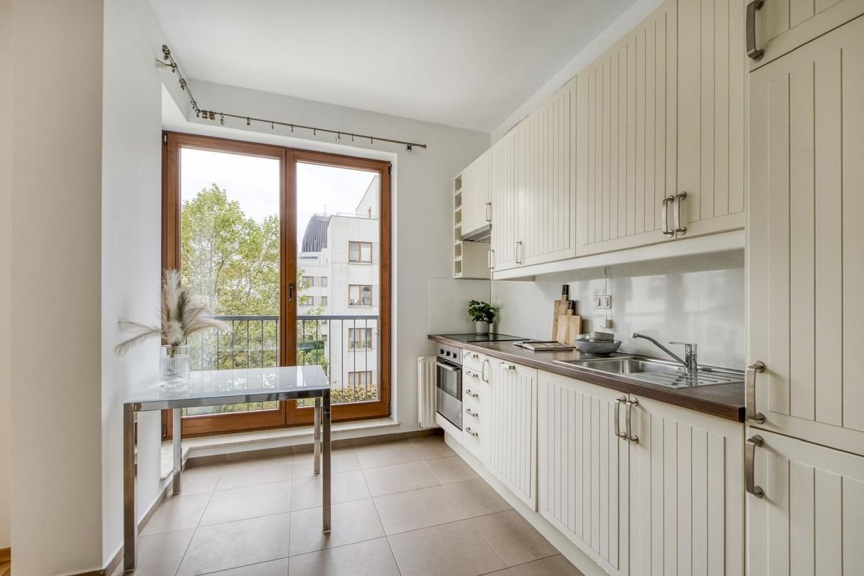 * Przestronne 2 pokoje 68m2- Wilanów ul. Hlonda*