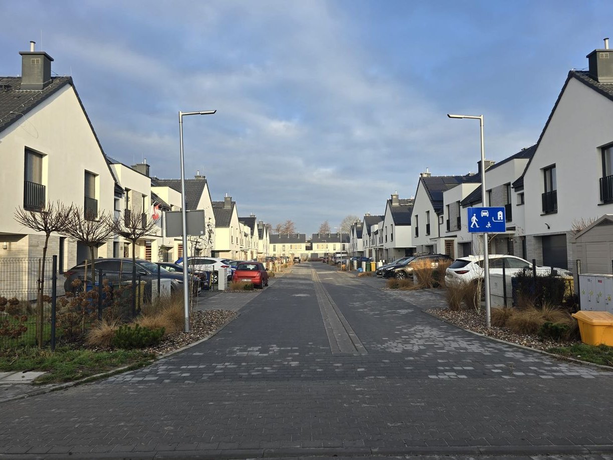 DOMASZCZYN | komfortowy i ciepły dom z ogrodem, garażem i fotowoltaiką