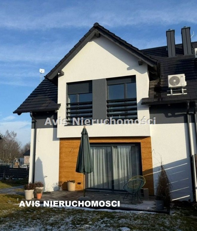 Bliźniak Z Zaadoptowanym Poddaszem;