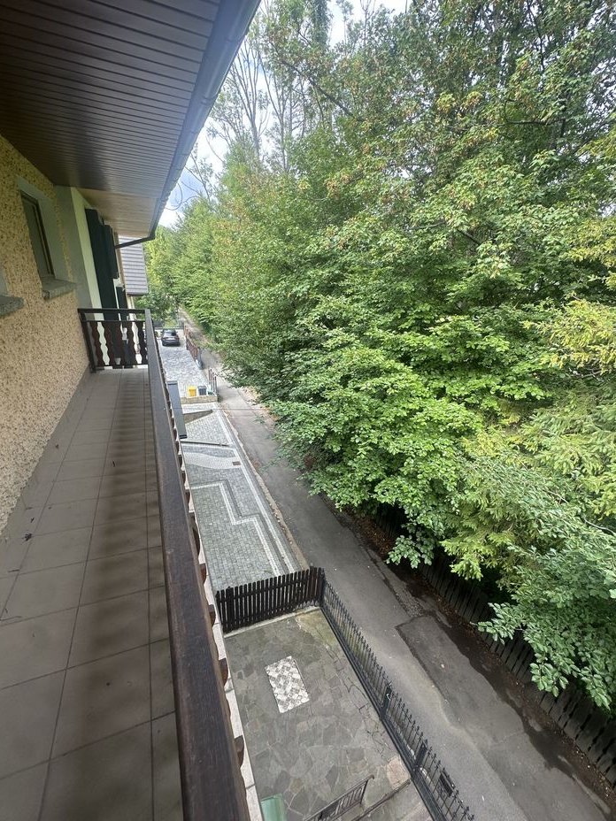 Dom w zabudowie szeregowej w centrum .